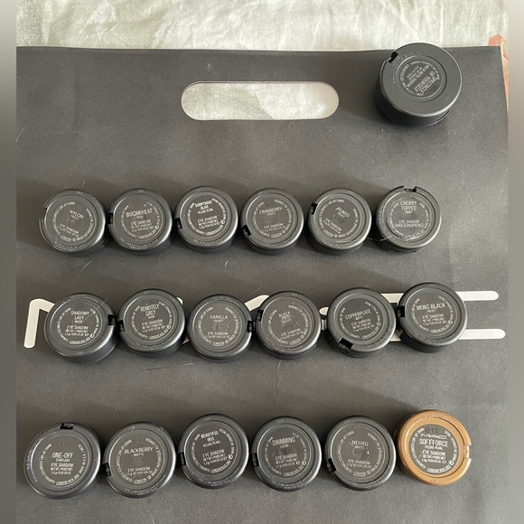 MAC eyeshadow in Buckwheat (discontinued) - Picture 4 of 4